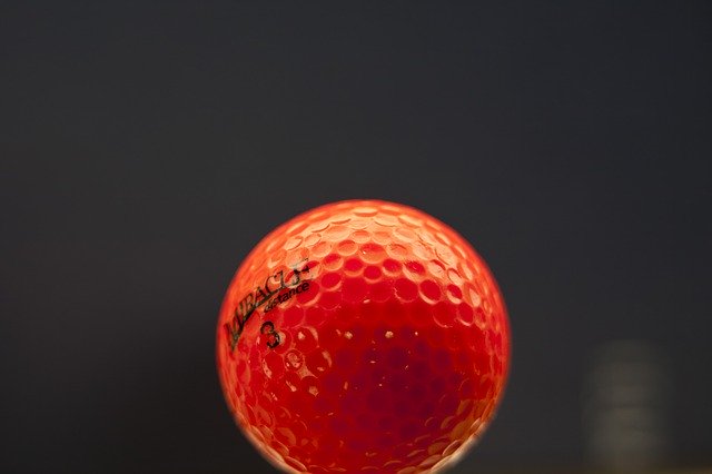 オレンジ色のゴルフボールの カラーの特徴 と おすすめ商品７選