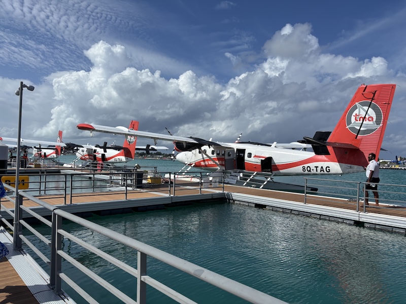 【アクセス方法】日本からの移動と水上飛行機の注意点